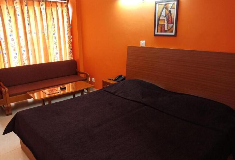 Отель Shikhar & Restaurant