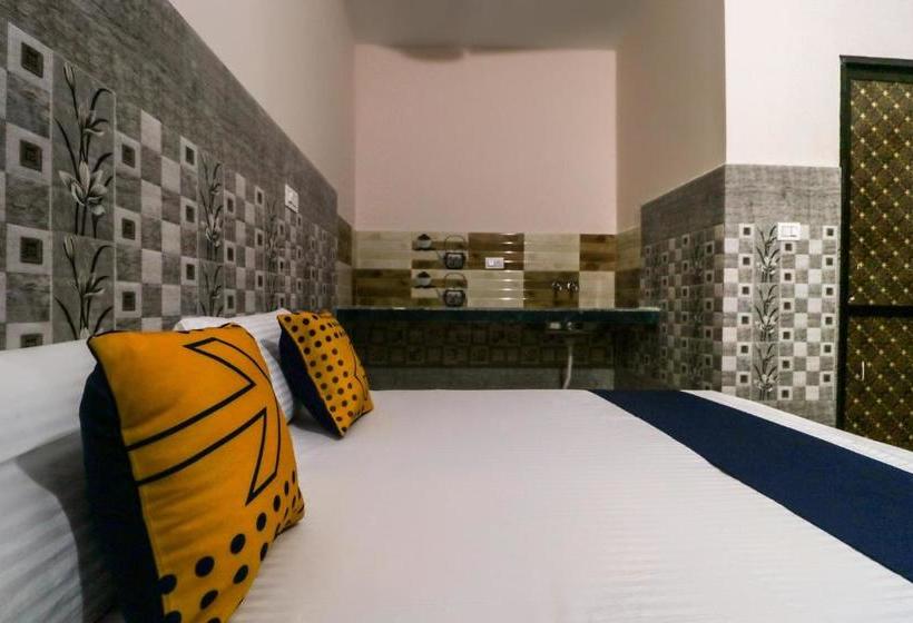 Отель Spot On 63191 Preet Guest House