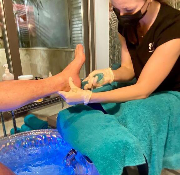 هتل The Village Boutique And Spa