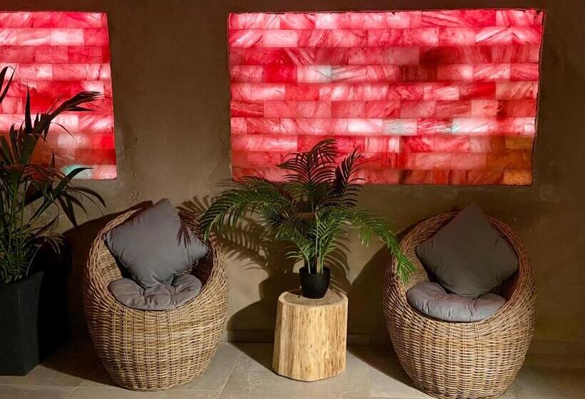 هتل The Village Boutique And Spa