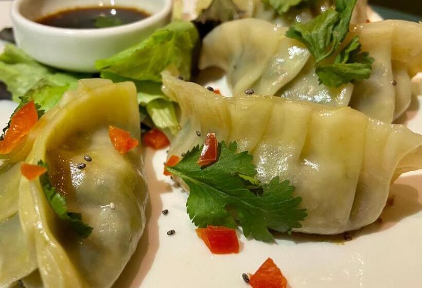 هتل The Village Boutique And Spa