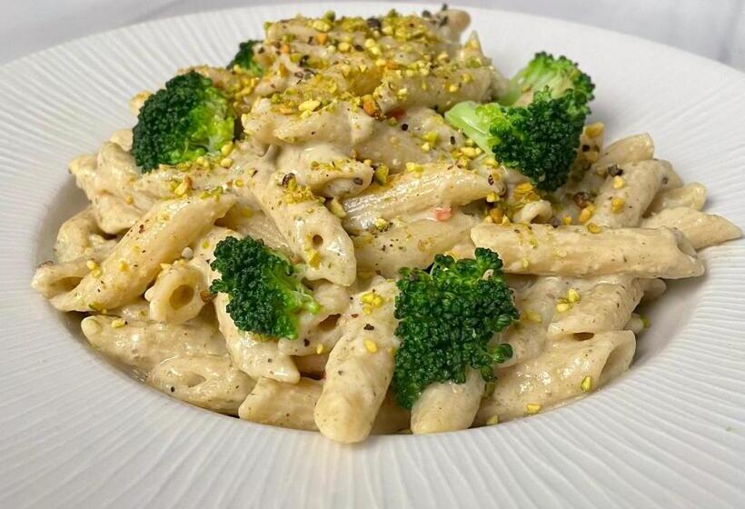 هتل The Village Boutique And Spa