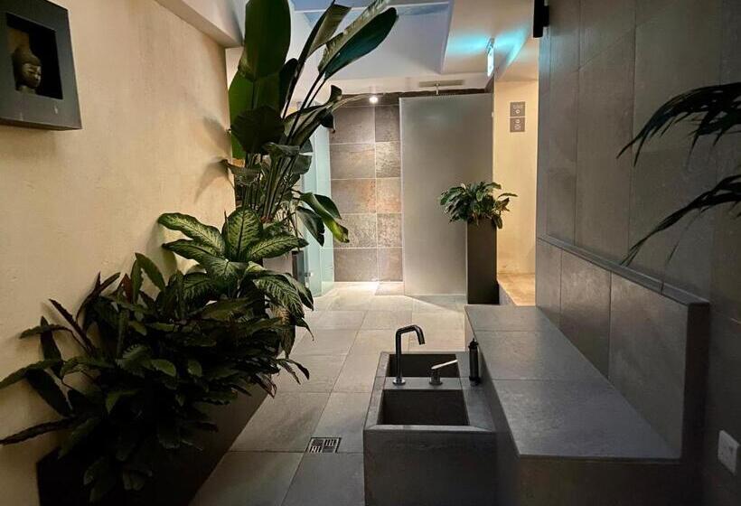 هتل The Village Boutique And Spa