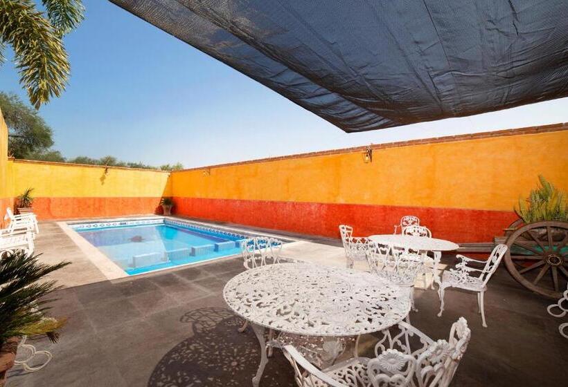 호텔 Villas De San Miguel Media Luna