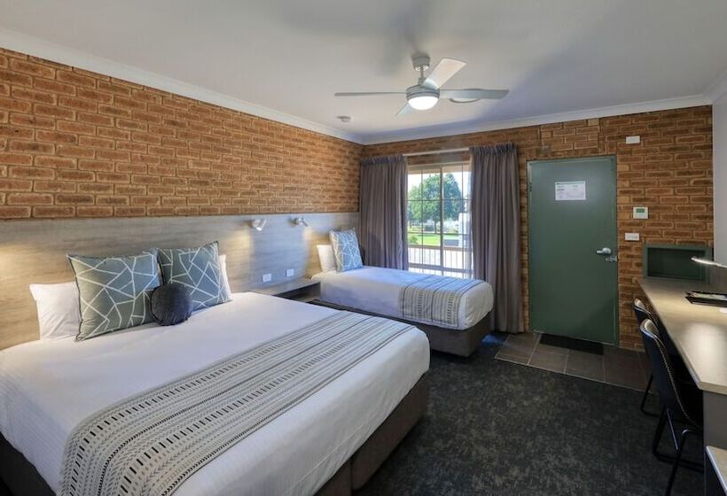 مُتل Hamilton Henry Parkes Motor Inn