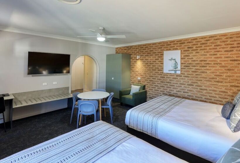 مُتل Hamilton Henry Parkes Motor Inn