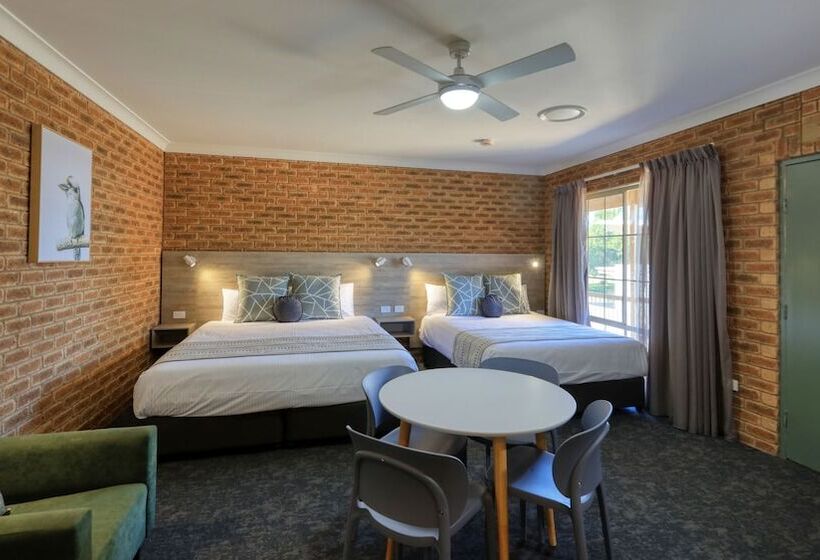 مُتل Hamilton Henry Parkes Motor Inn