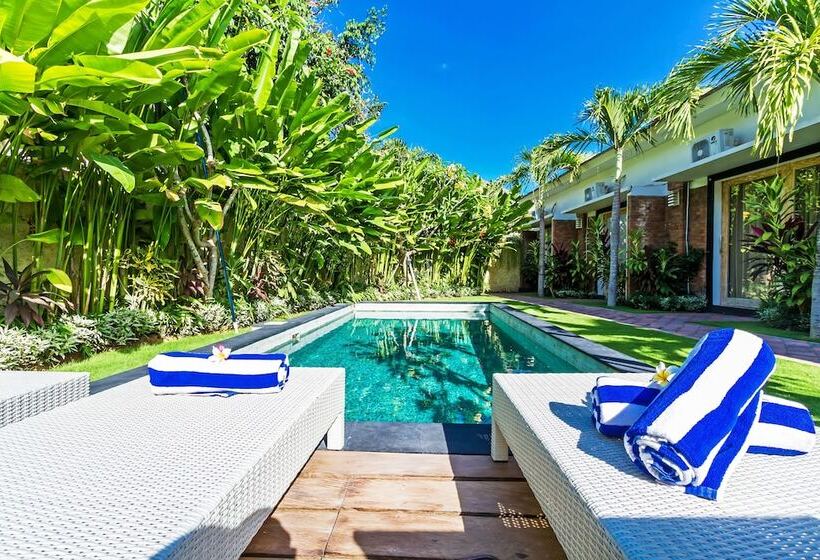 펜션 Keramahan Townhouse Bali