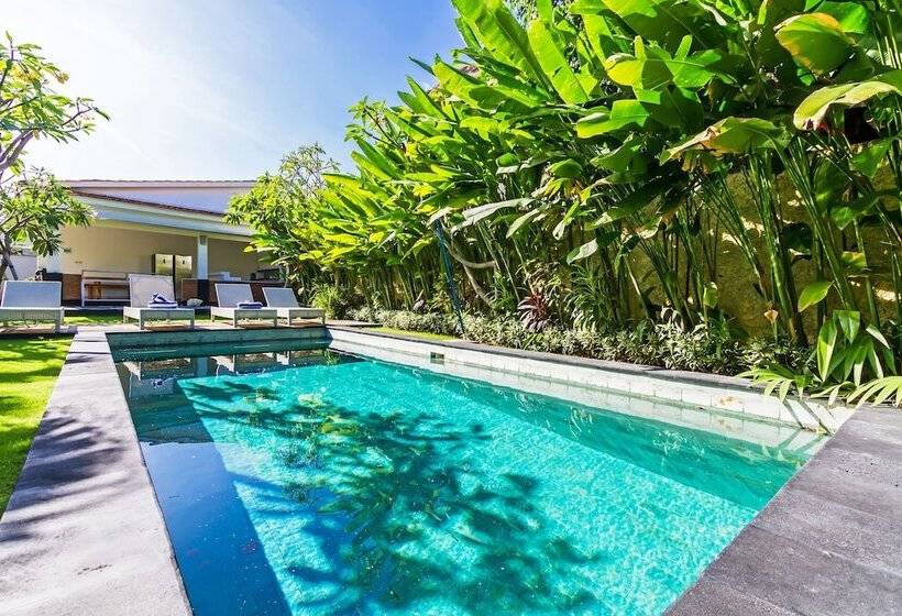 펜션 Keramahan Townhouse Bali