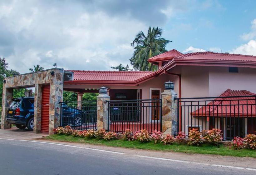 פנסיון Manusath Holiday Inn