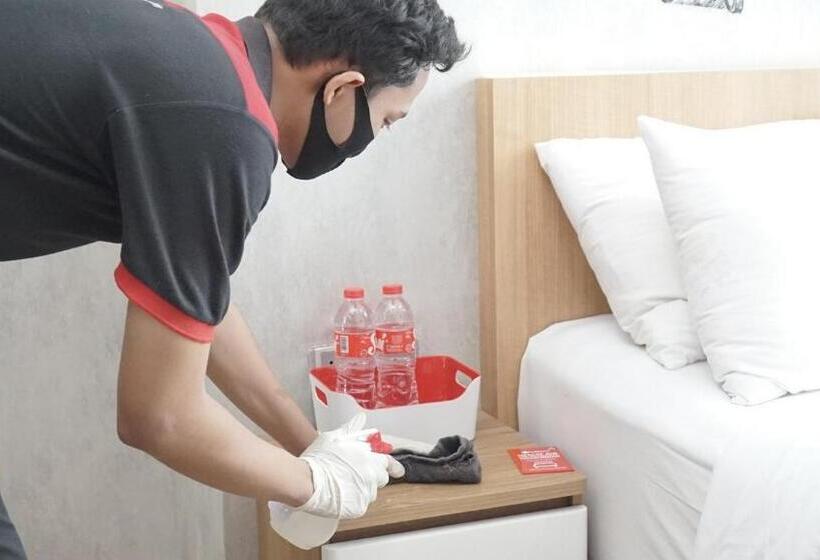 بنسيون Reddoorz Plus @ Bitung City Center