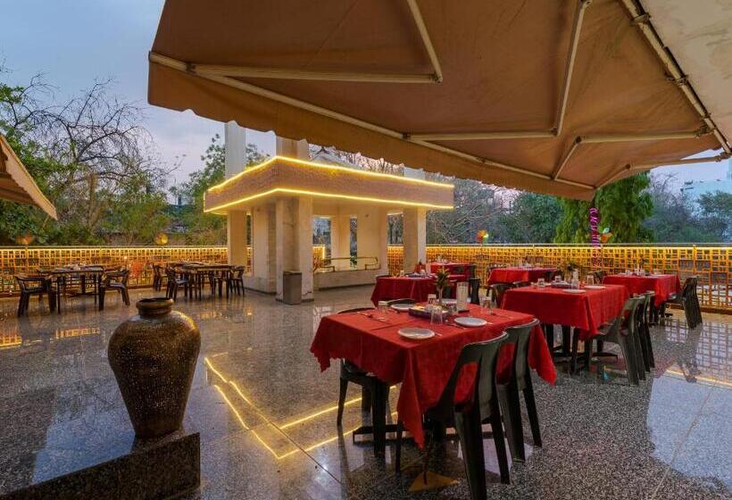 בית מלון כפרי Surya Executive 3 Star