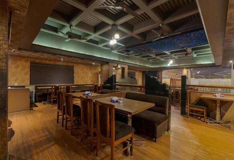 בית מלון כפרי Surya Executive 3 Star