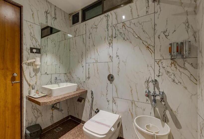 בית מלון כפרי Surya Executive 3 Star