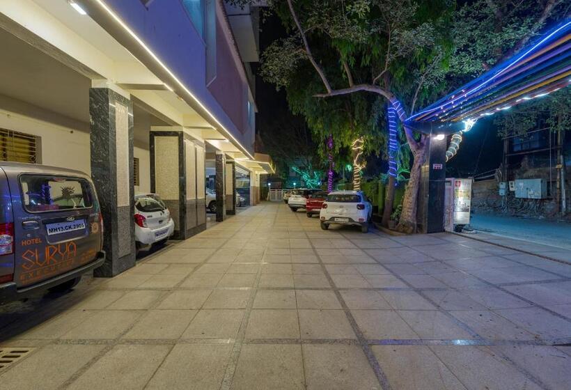 בית מלון כפרי Surya Executive 3 Star