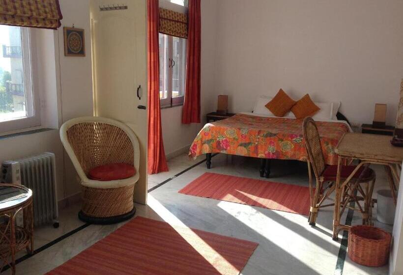 בית מלון כפרי Seventh Heaven Inn Rishikesh