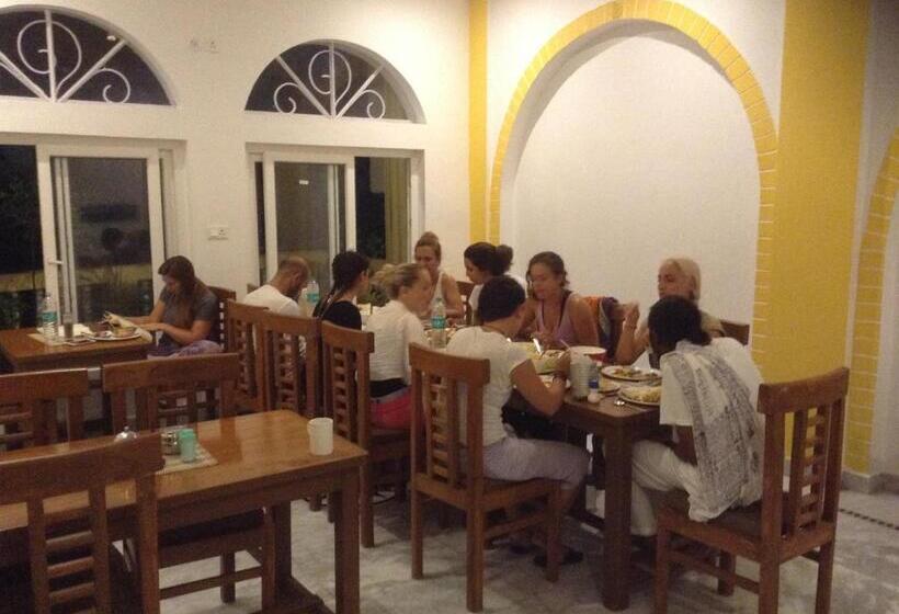 בית מלון כפרי Seventh Heaven Inn Rishikesh