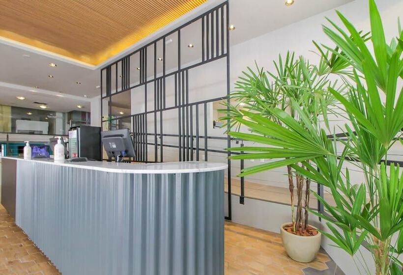 Отель Coral Trade