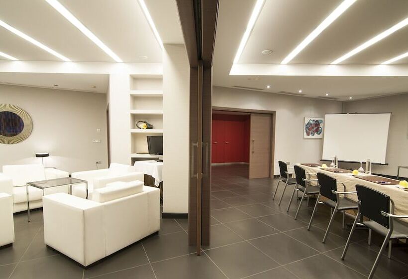 هتل Granada By Pierre & Vacances