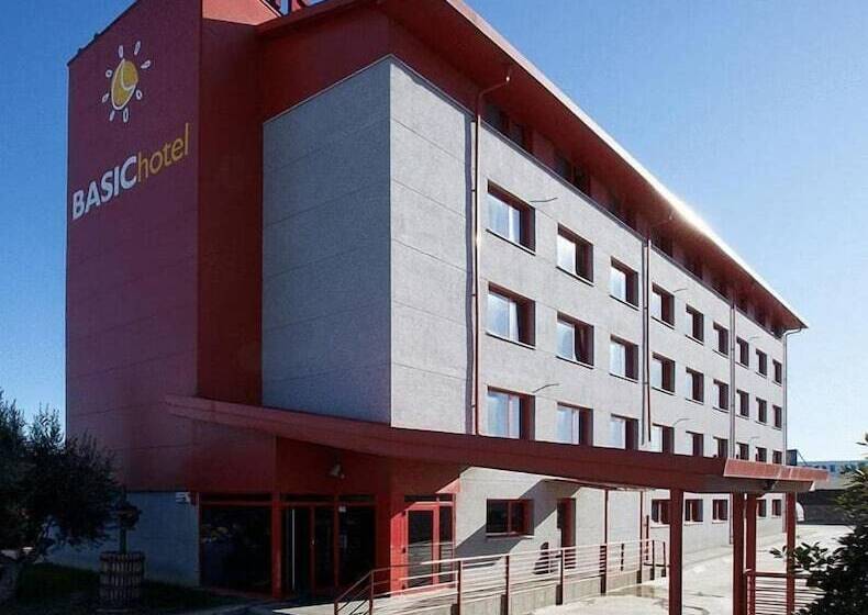 Отель Basic