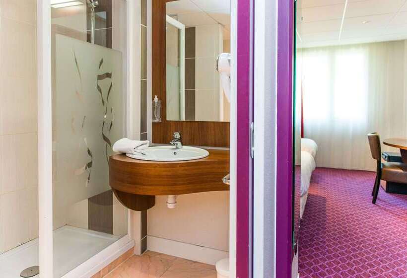 Brit Hotel Nantes Vigneux   L Atlantel