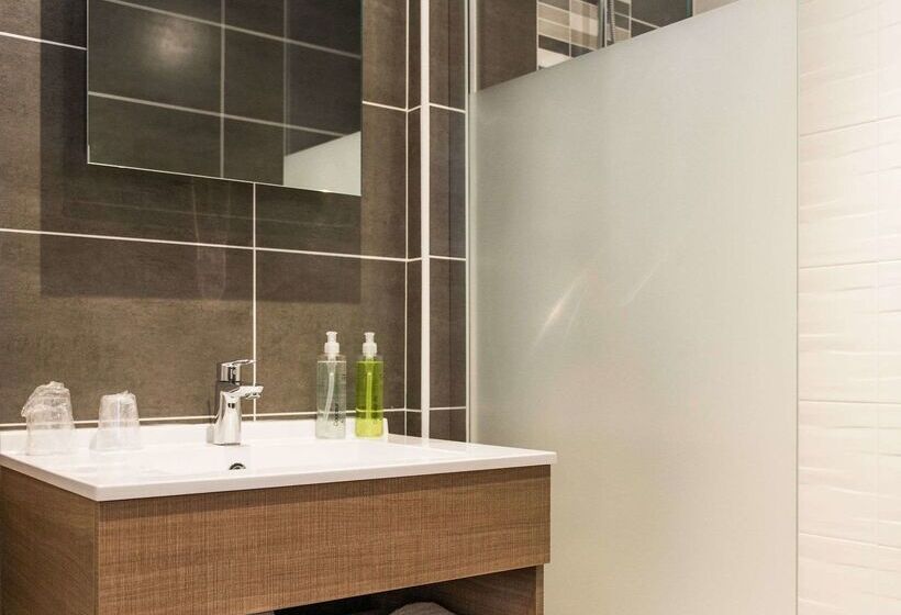 Brit Hotel Nantes Vigneux   L Atlantel