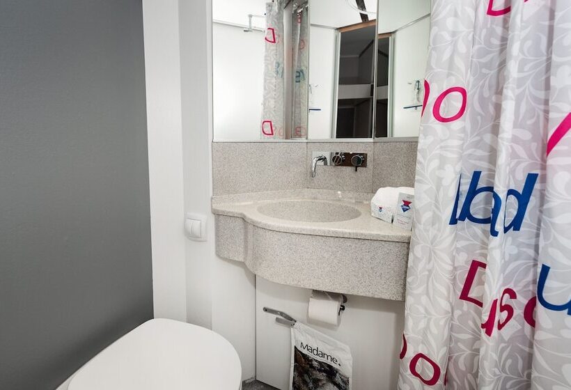 בית מלון כפרי Cabinn Odense