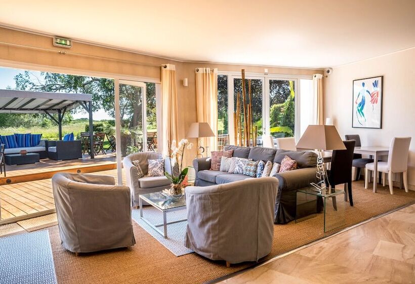 Carnac Lodge Hotel & Spa