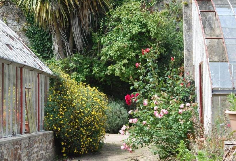 فندق Hôtel Du Château De Quinéville