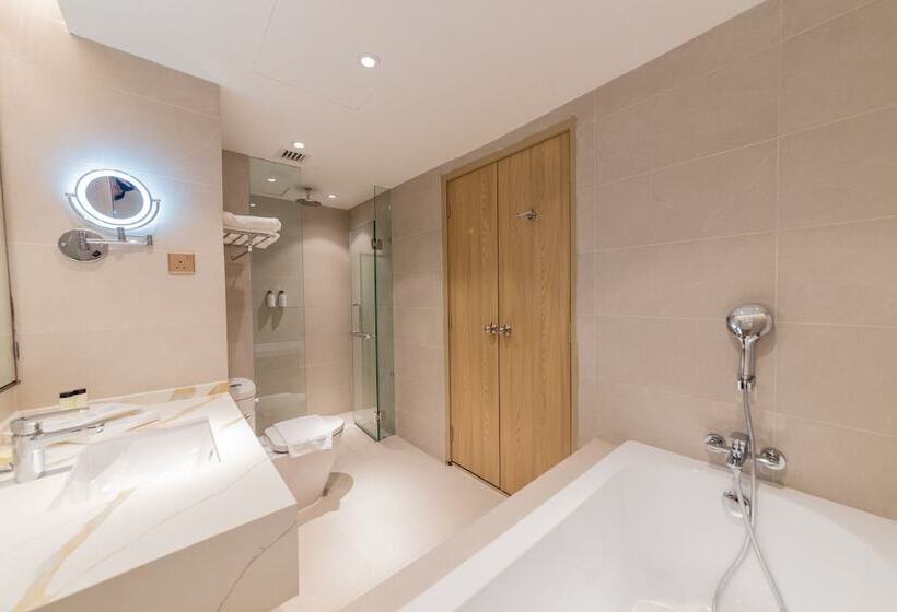 Glenmarie Hotel & Golf Resort