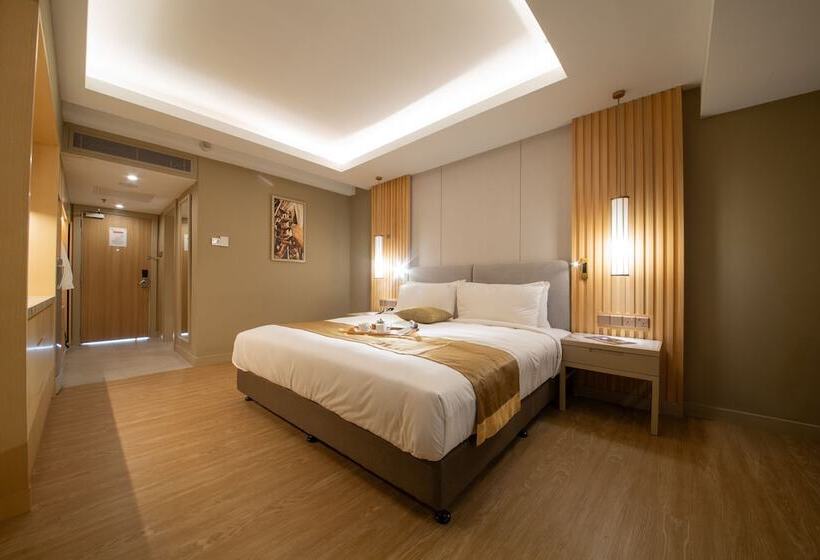 Glenmarie Hotel & Golf Resort