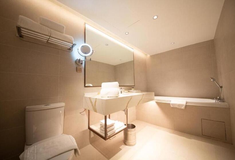 Glenmarie Hotel & Golf Resort