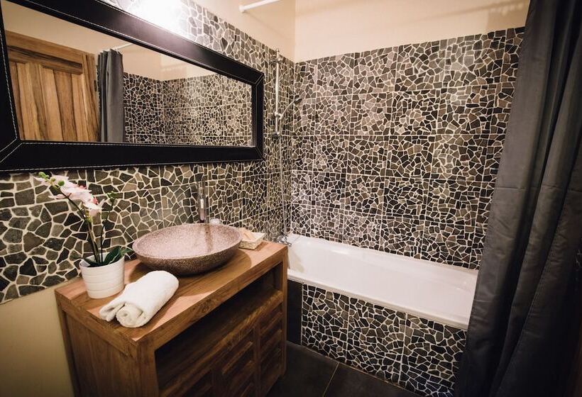 فندق Hôtel Domaine Le Milos