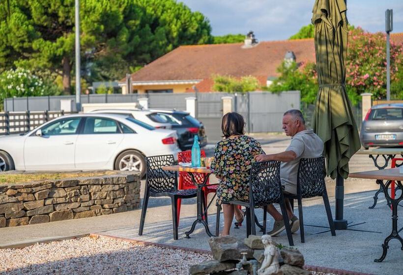 فندق Hôtel L Etoile Aéroport   A61