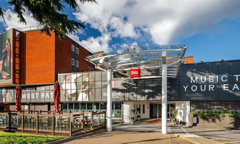 בית מלון כפרי Ibis London Heathrow Airport
