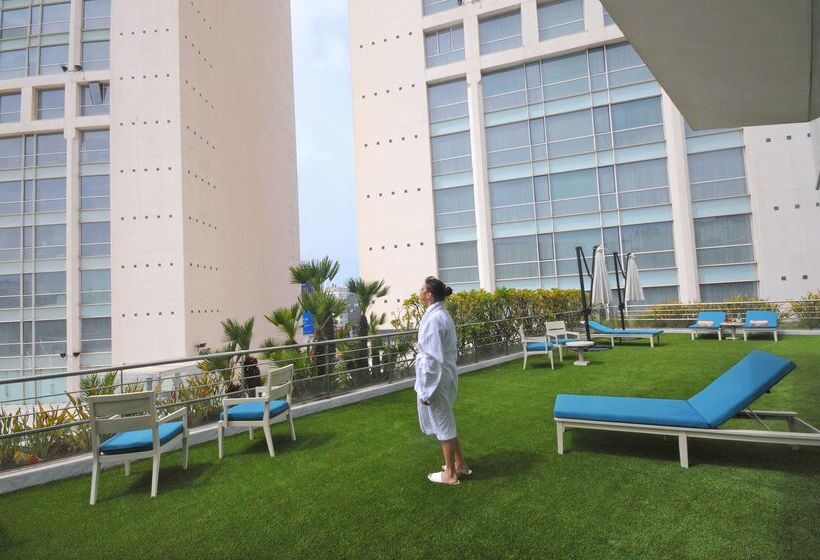 בית מלון כפרי Kenzi Tower