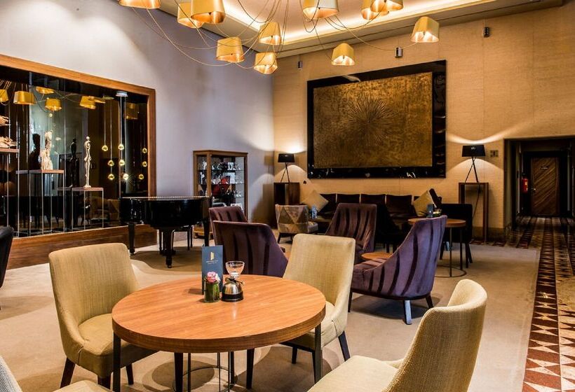 בית מלון כפרי Kenzi Tower