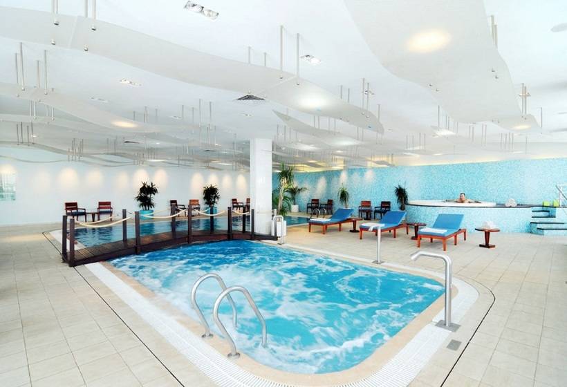 בית מלון כפרי Kenzi Tower