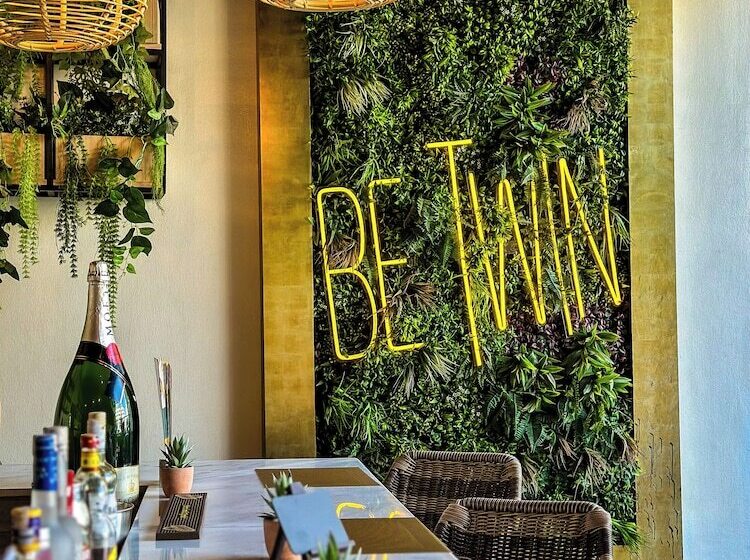 בית מלון כפרי Kenzi Tower