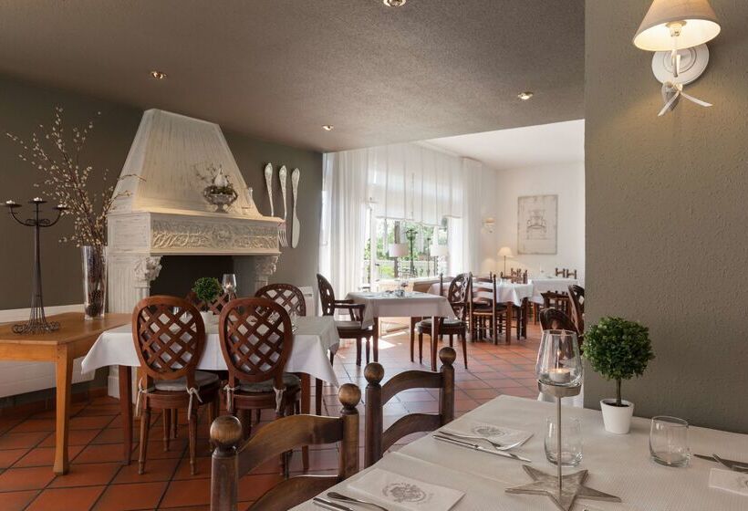 Отель Hôtel Restaurant Verger Des Châteaux, The Originals Relais, Proche Sélestat