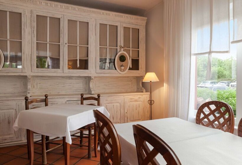 Отель Hôtel Restaurant Verger Des Châteaux, The Originals Relais, Proche Sélestat