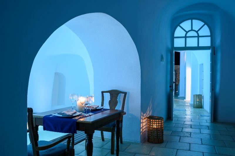 Отель Nefeles Luxury Suites