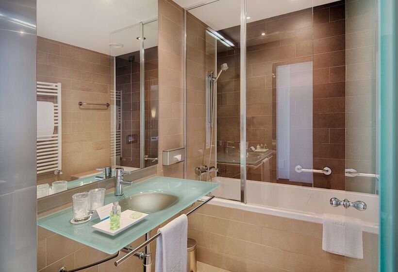 هتل NH Savona Darsena