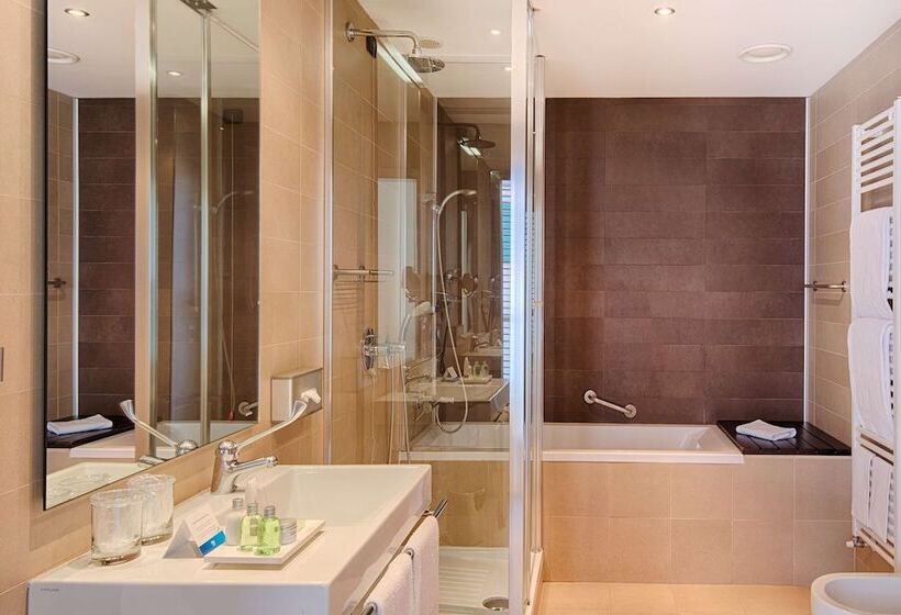 هتل NH Savona Darsena