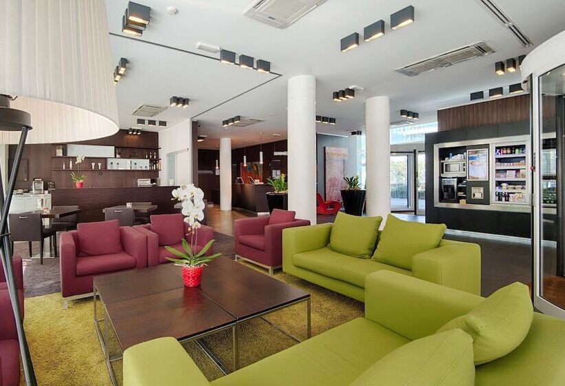 هتل NH Savona Darsena