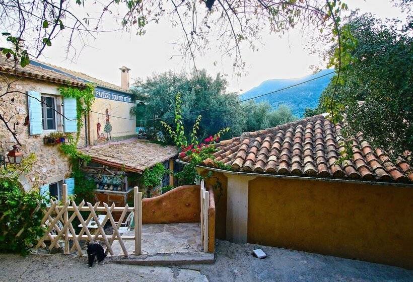 בית מלון כפרי Pavezzo Country Retreat