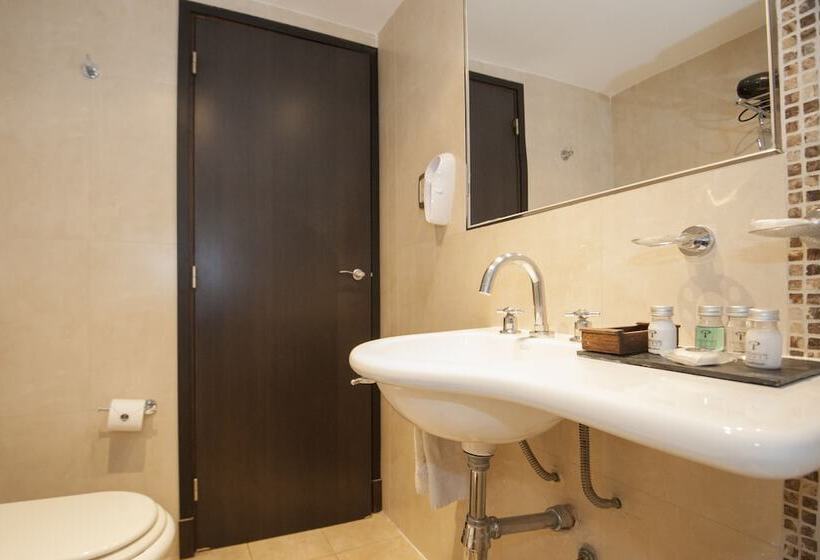 هتل Premium Tower Suites