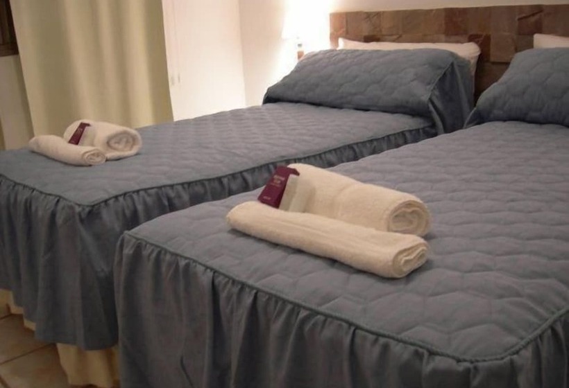 هتل Red Wine Club