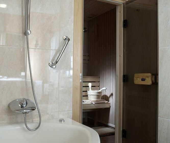 Royal Square Hotel & Suites