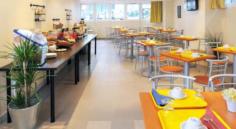 בית מלון כפרי Séjours & Affaires Paris Nanterre